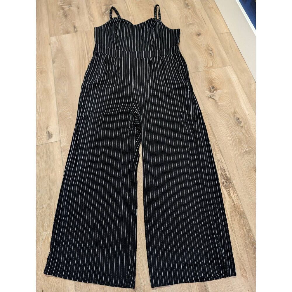 Torrid Black & White Wide Leg Challis Jumpsuit Plus Size 1XL Pockets - Picture 5 of 13